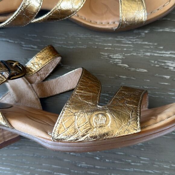 Born Metallic Gold Leather Strappy Sandals Mid Block Heel Casual Women’s Size 7M - Picture 9 of 12